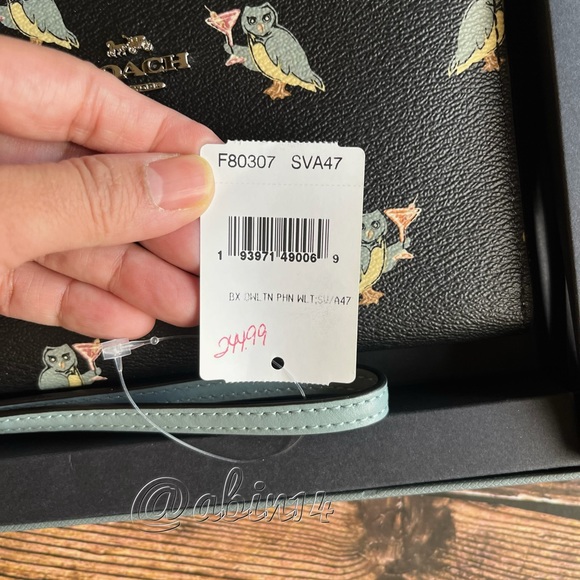 NWT Coach Boxed Zip Around Phone Wallet Wristlet with Charms - Picture 3 of 6